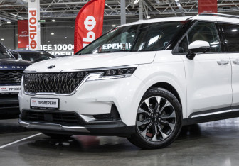 Подержанный автомобиль Kia Carnival 2020 года (2 фото)