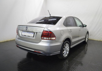 Подержанный автомобиль Volkswagen Polo Sedan 2016 года (5 фото)