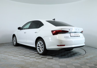 Подержанный автомобиль Skoda Octavia Liftback 2022 года (8 фото)