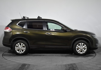 Подержанный автомобиль Nissan X-Trail 2016 года (4 фото)