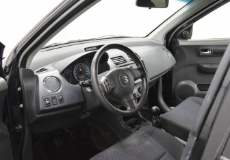Подержанный автомобиль Suzuki Swift Hatchback 2007 года (9 фото)