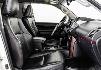 Подержанный автомобиль Toyota Land Cruiser Prado 2016 года (20 фото)