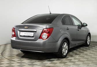 Подержанный автомобиль Chevrolet Aveo Sedan 2012 года (5 фото)