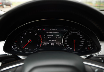 Подержанный автомобиль Audi Q7 2016 года (16 фото)