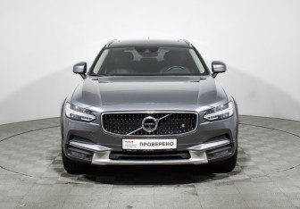 Подержанный автомобиль Volvo V90 Cross Country 2017 года (2 фото)