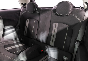 Подержанный автомобиль MINI Hatch 2014 года (10 фото)