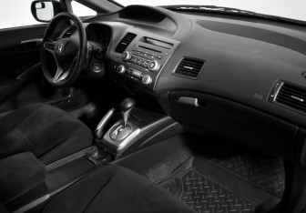 Подержанный автомобиль Honda Civic Sedan 2008 года (12 фото)