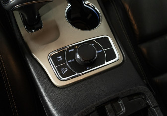 Подержанный автомобиль Jeep Grand Cherokee 2015 года (22 фото)