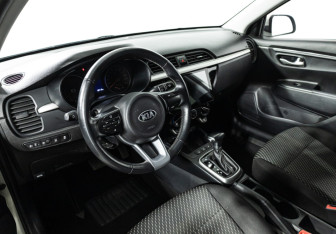 Подержанный автомобиль Kia Rio Sedan 2020 года (11 фото)
