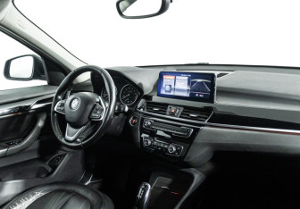 Подержанный автомобиль BMW X1 2017 года (9 фото)