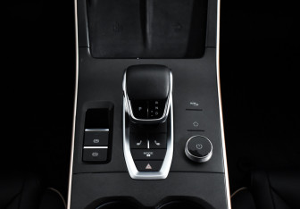 Подержанный автомобиль Omoda C5 2023 года (19 фото)