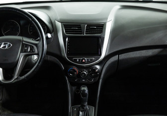 Подержанный автомобиль Hyundai Solaris Sedan 2015 года (14 фото)