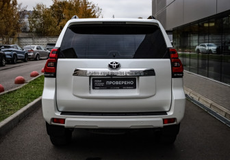 Подержанный автомобиль Toyota Land Cruiser Prado 2019 года (5 фото)