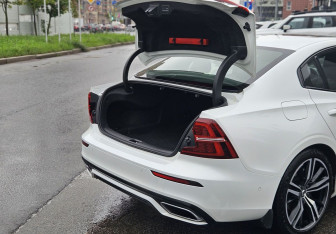 Подержанный автомобиль Volvo S60 2020 года (9 фото)