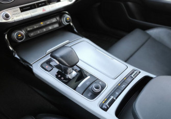 Подержанный автомобиль Kia Stinger 2018 года (20 фото)