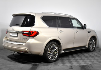 Подержанный автомобиль Infiniti QX80 2019 года (5 фото)