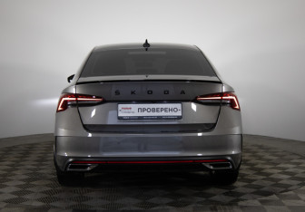Подержанный автомобиль Skoda Octavia Liftback 2023 года (6 фото)