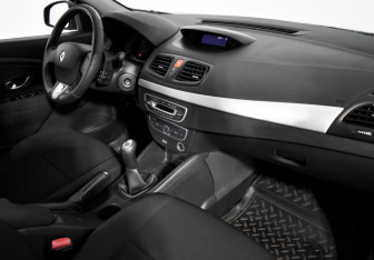 Подержанный автомобиль Renault Fluence 2011 года (12 фото)