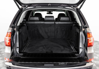 Подержанный автомобиль BMW X5 2013 года (28 фото)