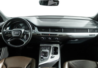 Подержанный автомобиль Audi Q7 2017 года (13 фото)
