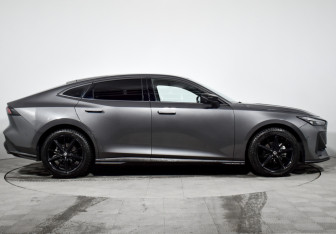 Подержанный автомобиль Changan UNI-V 2023 года (4 фото)