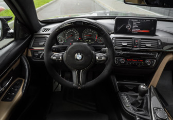 Подержанный автомобиль BMW M4 Convertible 2015 года (17 фото)