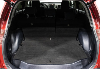 Подержанный автомобиль Toyota RAV4 2014 года (18 фото)