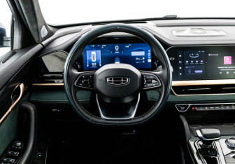 Подержанный автомобиль Geely Monjaro 2023 года (14 фото)