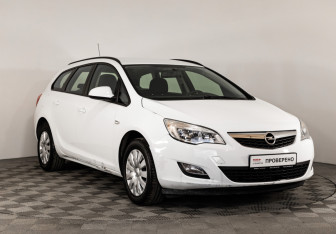 Подержанный автомобиль Opel Astra Wagon 2012 года (3 фото)