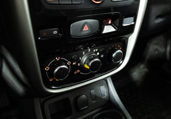 Подержанный автомобиль Renault Duster 2014 года (16 фото)