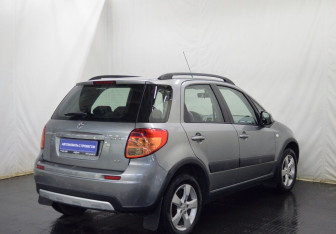 Подержанный автомобиль Suzuki SX4 Hatchback 2013 года (6 фото)