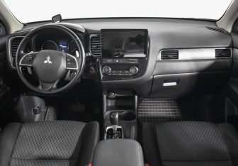 Подержанный автомобиль Mitsubishi Outlander 2013 года (13 фото)