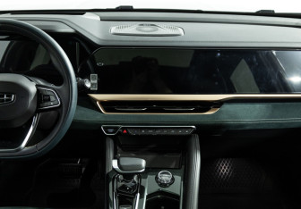 Подержанный автомобиль Geely Monjaro 2023 года (14 фото)