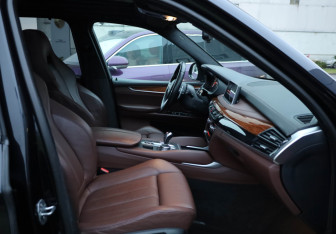 Подержанный автомобиль BMW X5 M 2015 года (27 фото)