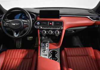 Подержанный автомобиль Genesis G70 2022 года (14 фото)