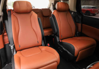 Подержанный автомобиль Kia Carnival 2024 года (34 фото)