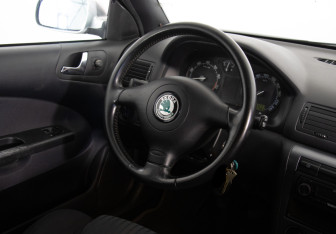 Подержанный автомобиль Skoda Octavia Liftback 2008 года (10 фото)