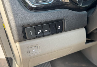 Подержанный автомобиль Kia Carnival 2019 года (14 фото)