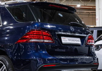 Подержанный автомобиль Mercedes-Benz GLE 2016 года (12 фото)