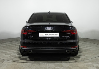Подержанный автомобиль Audi A4 Sedan 2018 года (6 фото)