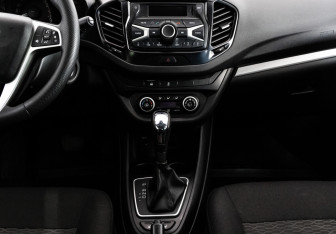 Подержанный автомобиль LADA (ВАЗ) Vesta Sedan 2019 года (13 фото)