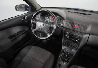 Подержанный автомобиль Skoda Octavia Liftback 2007 года (8 фото)