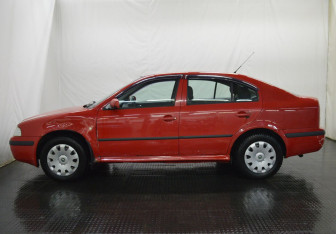 Подержанный автомобиль Skoda Octavia Liftback 2006 года (8 фото)