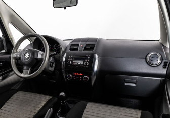 Подержанный автомобиль Suzuki SX4 Hatchback 2010 года (9 фото)