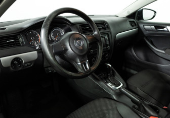 Подержанный автомобиль Volkswagen Jetta Sedan 2011 года (11 фото)