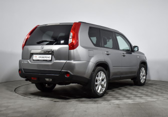 Подержанный автомобиль Nissan X-Trail 2012 года (5 фото)