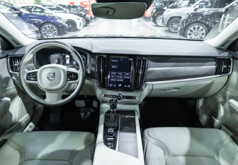 Подержанный автомобиль Volvo V90 Cross Country 2019 года (29 фото)