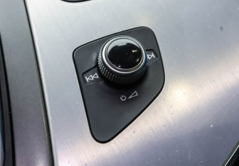 Подержанный автомобиль Audi Q7 2015 года (36 фото)