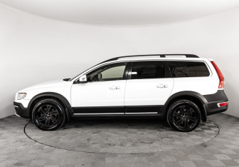 Подержанный автомобиль Volvo XC70 2014 года (8 фото)