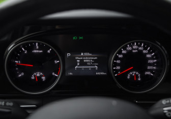 Подержанный автомобиль Kia Carnival 2021 года (15 фото)